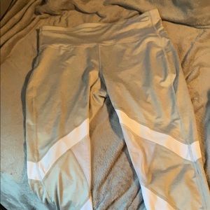 Light grey & white active wear leggings crop